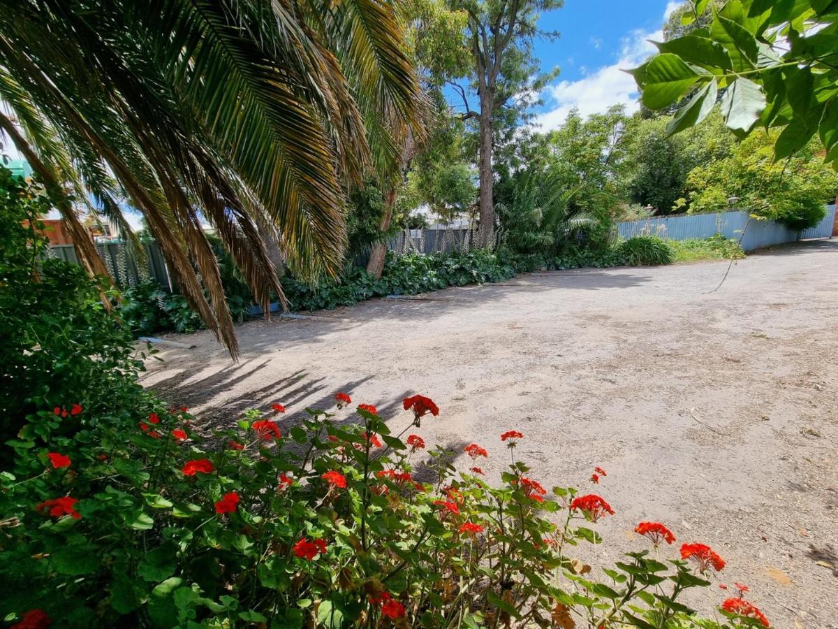 La Cochon Rose Motel Saint Arnaud ภายนอก รูปภาพ